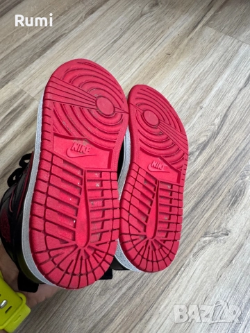 Оригинални детски кецове Air Jordan 1 Retro Mid! 29,5 н, снимка 6 - Детски маратонки - 52179707