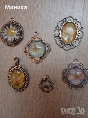 Медальони, снимка 2 - Колиета, медальони, синджири - 52317834