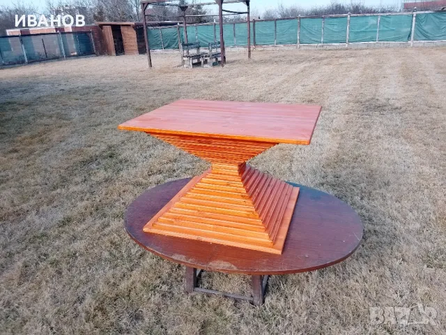 Маса от естествен материал