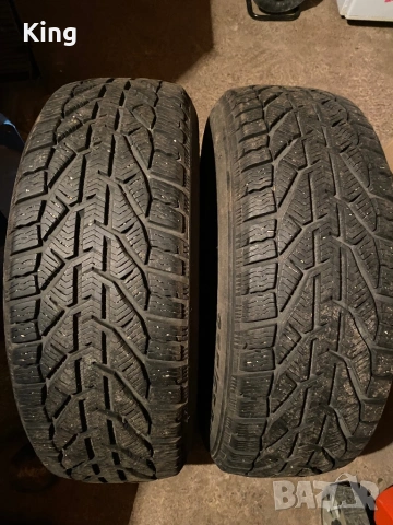 Зимни гуми 235/65/17 дот 2323г , снимка 2 - Гуми и джанти - 53107198