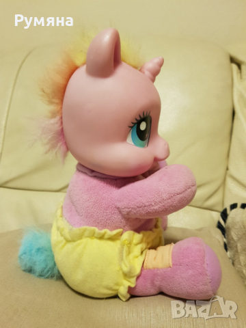 Колекционерско интерактивно My little pony Newborn Me Better Rarity Hasbro бебе пони, снимка 2 - Кукли - 36333256