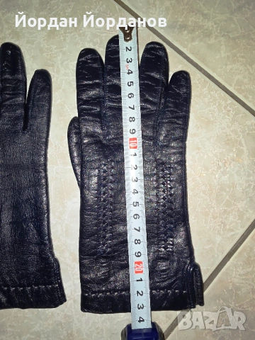 Продавам дамски черни кожени ръкавици от естествена кожа, снимка 2 - Ръкавици - 53113384