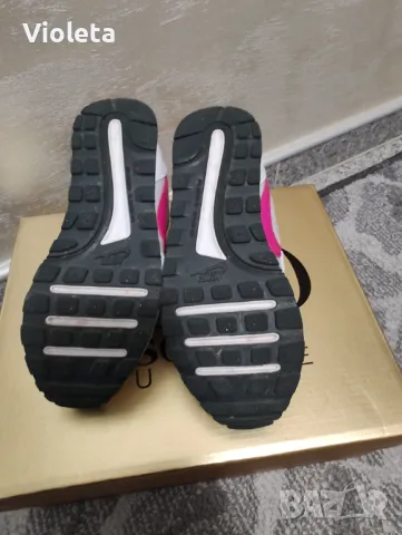 "NIKE" 31 номер, Неразличими от нови, снимка 3 - Детски маратонки - 49697132
