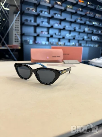 очила с черен обикновен калъф miu miu , снимка 2 - Слънчеви и диоптрични очила - 50677586