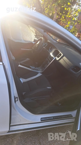 Продава се Volvo v60 2011г. 2.4 мотор 215 коня, снимка 11 - Автомобили и джипове - 52945257