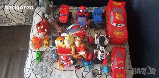 Продавам детски играчки.