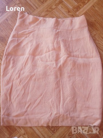 Дамска пола в прасковен цвят на бели раета, снимка 1 - Поли - 41360878