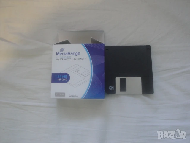 Продавам ново външно флопи 1.44 и дискети !