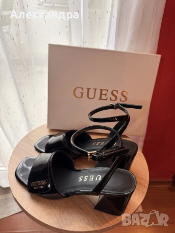 Дамски черни сандали Guess размер 39