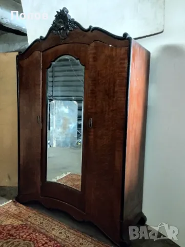 Виенски трикрилен гардероб