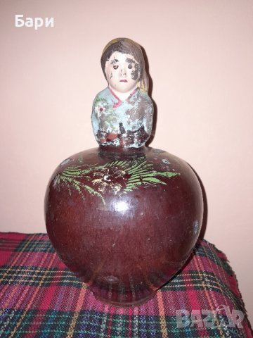 Стара рядка ритуална стомна - Момиче с цвете