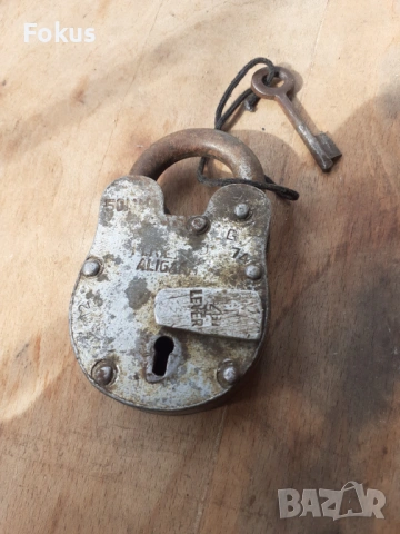 Стар кован катинар кофар катанец с ключ маркировки 3, снимка 3 - Антикварни и старинни предмети - 53685546