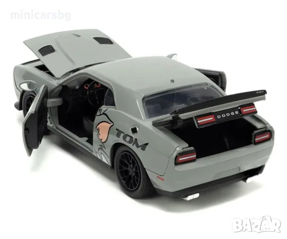 Метални колички: Dodge Challenger SRT Hellcat – Tom & Jerry с фигурка, Jada 1:24, снимка 4 - Колекции - 55945068