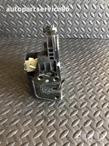 Механизъм на бравата на предната дясна врата за KIA Opirus 3.5 (2006)