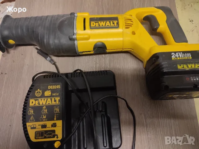 Саблен трион DEWALT DW 008, снимка 1 - Други инструменти - 48721737