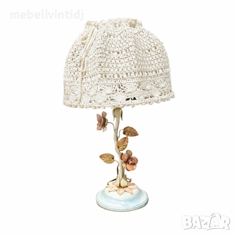 Настолна лампа в ретро/шаби шик стил