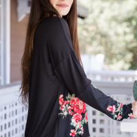 Дамскa черна блуза с дълъг ръкав и принт на цветя, макси размери, снимка 6 - Блузи с дълъг ръкав и пуловери - 44742605