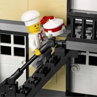НОВО Lego Creator Expert - Градски площад (10255), снимка 12 - Конструктори - 39493080
