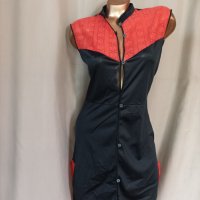 М/L Черна сатенена рокля с червена дантела , снимка 5 - Рокли - 41649520