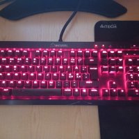 Клавиатура Corsair K70 Vengeance Cherry MX , снимка 1 - Клавиатури и мишки - 42080127