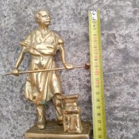 Стара масивна бронзова статуетка на ковач, снимка 2 - Антикварни и старинни предмети - 39716364