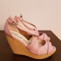 Red Hot розови сандали, снимка 2 - Дамски ежедневни обувки - 34849124