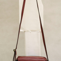 Естествена кожа, червена дамска чанта за рамо марка Giulia, снимка 5 - Чанти - 18841670