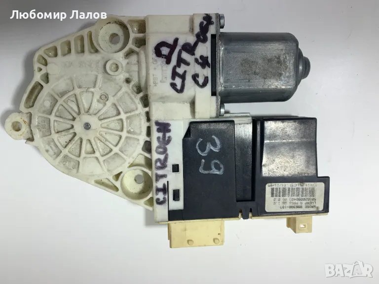 Предно дясно моторче за стъклоповдигач Citroen C4 Hatchback I (04-13)г. 996388-103, снимка 1