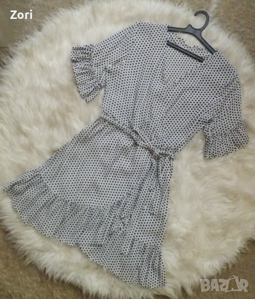 Бяла рокля на ситни черни точици, снимка 1