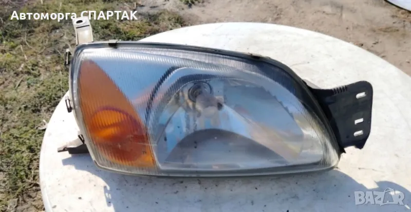 Десен фар за Форд Фиеста, снимка 1