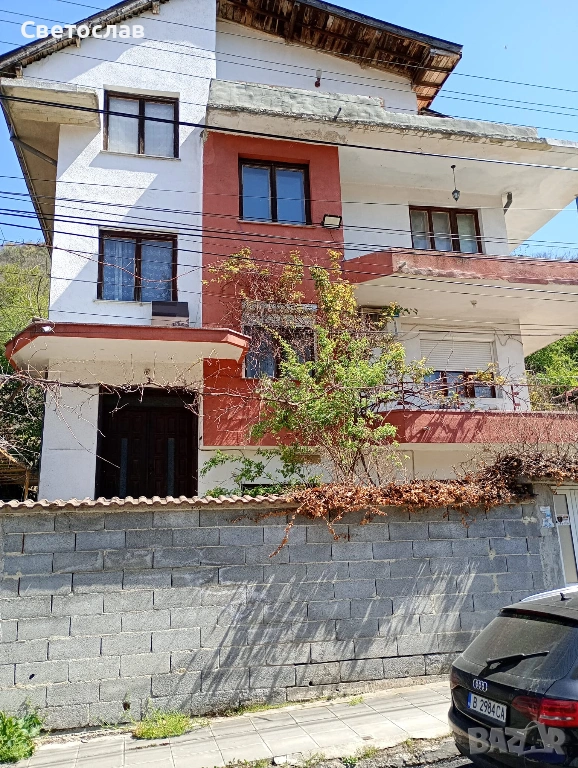 Собственик ПРОДАВА 4 етажна къща с двор и гараж в ПРОВАДИЯ център, снимка 1