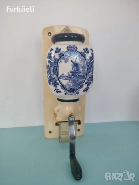 Антична стенна мелничка за кафе , снимка 1