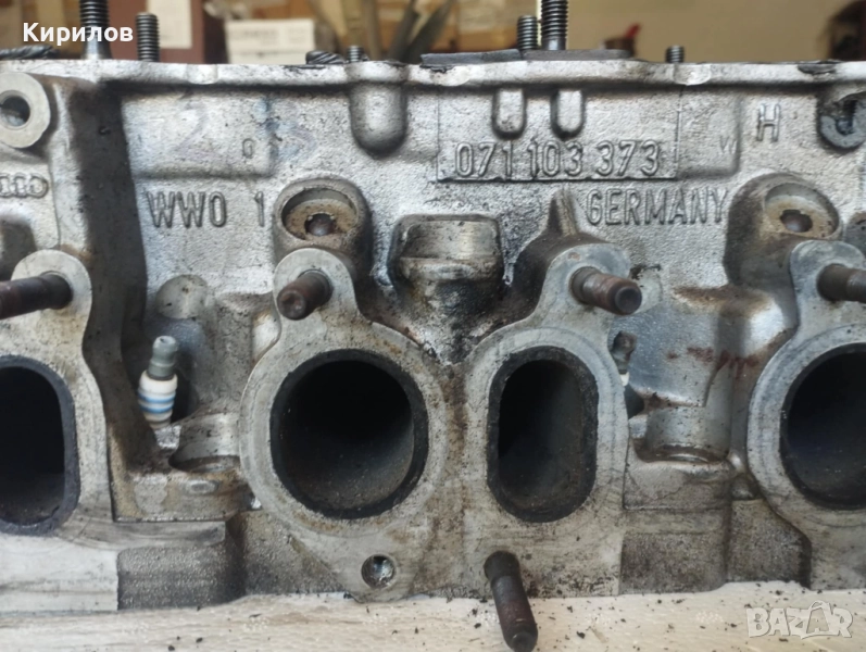 Цилиндрова глава за VW BORA 2.3 бензин VR5 071103373, снимка 1