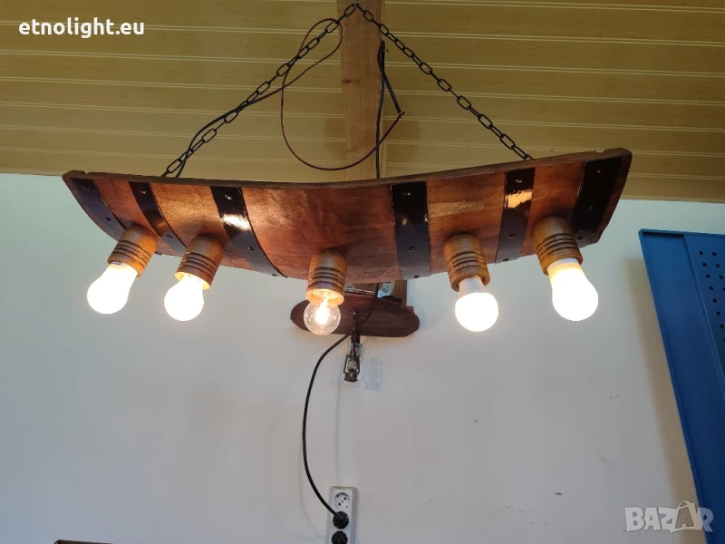 Полилеи от автентични реставрирани дъбови бъчви с ръчно изработени дървени чашки , снимка 1