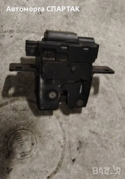 Заключващ механизъм на багажника на задната врата: 8200947699 за Renault Clio, Megane, Scenic, Modus, снимка 1