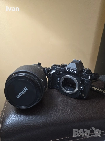 Фотоапарат Nikon с обектив