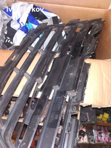 Средна решетка Saab 93 , 2008g, снимка 2 - Части - 48765961