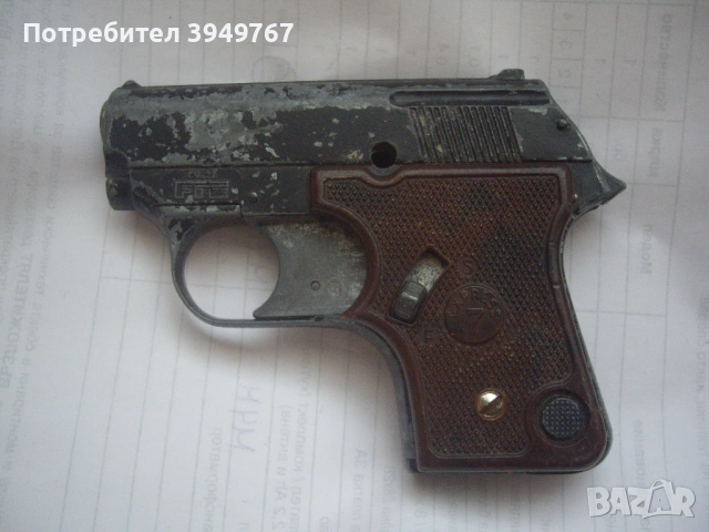 Стар кабзен-сигнален пистолет.