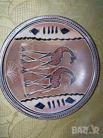 Три керамични чинии ръчно гравирани, снимка 12 - Декорация за дома - 40969800