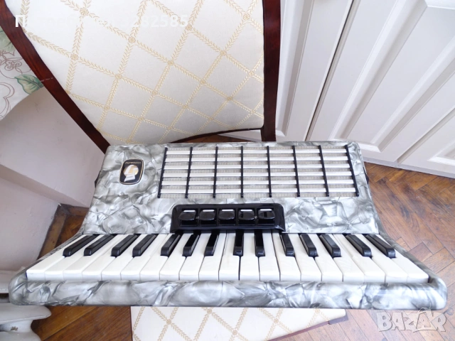 Акордеон Велтмайстер Стела 60 баса, снимка 3 - Акордеони - 53005425