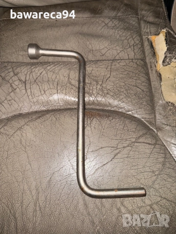 Оригинален ключ 17 за гуми за BMW, снимка 2 - Аксесоари и консумативи - 51849767