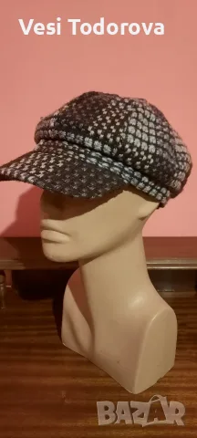 Дамски зимни шапки 