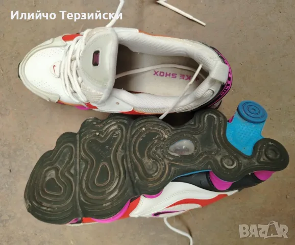 Дамски спортни обувки Nike Shox, модел AT8046-100. , снимка 3 - Маратонки - 56224445