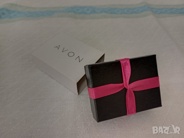 Бижу от ейвън с розови кристали и циркони по края, снимка 2 - Бижутерийни комплекти - 39650534