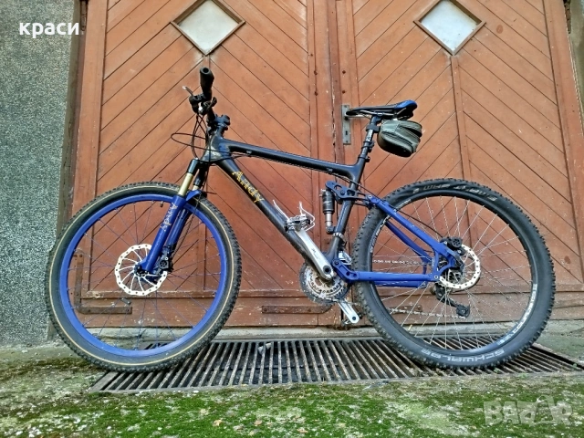 Карбонов планински велосипед 26"