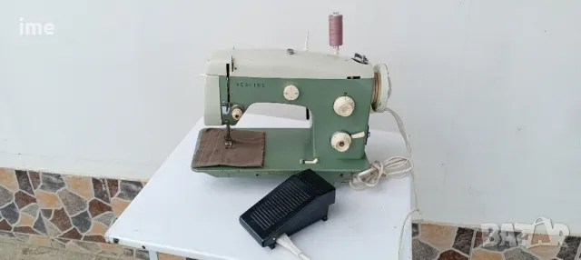 Шевна машина НОМЕР 06. Veritas. Ревизирана. Работеща с мостра на някой видове на шиене.