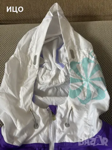 Дамска ветровка Nike Running, снимка 10 - Спортни екипи - 49712071