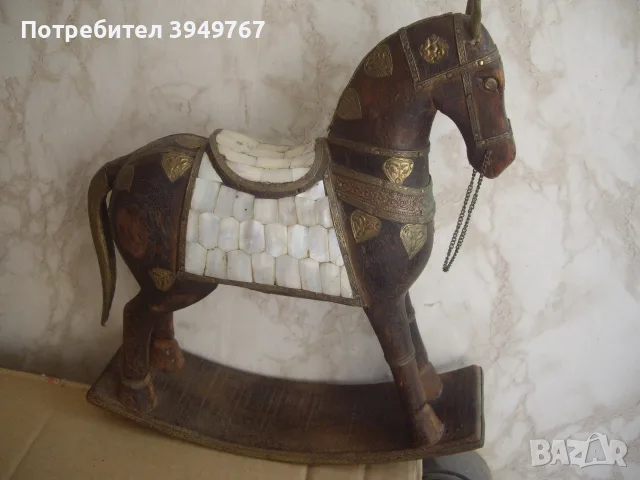 Дървен кон украсен със седев и бронз., снимка 2 - Статуетки - 55742316