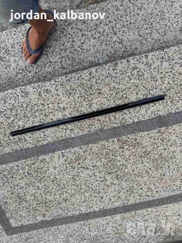 Хоризонтална външна черна гланц лайсна предна дясна врата Range Rover Evoque само за 120лв. LR080274, снимка 2 - Части - 51128109