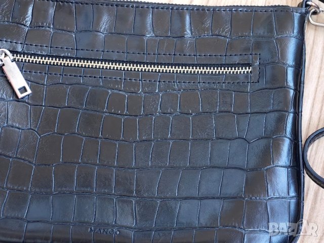 Дамска чанта  MANGO oригинал, черен цвят, крокодилска екокожа, много запазена, снимка 6 - Чанти - 11070228